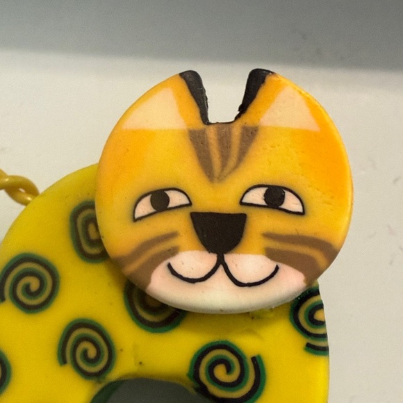 Vintage Yellow and Green Cat Brooch - Picture 3 of 8